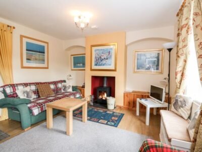 Crinan Canal Cottage