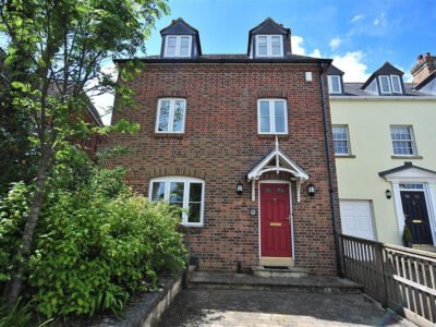 1 Woodroffe Meadow
