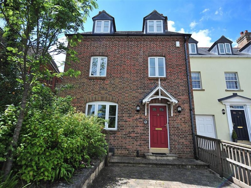 1 Woodroffe Meadow