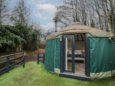 The Lakeside Yurt