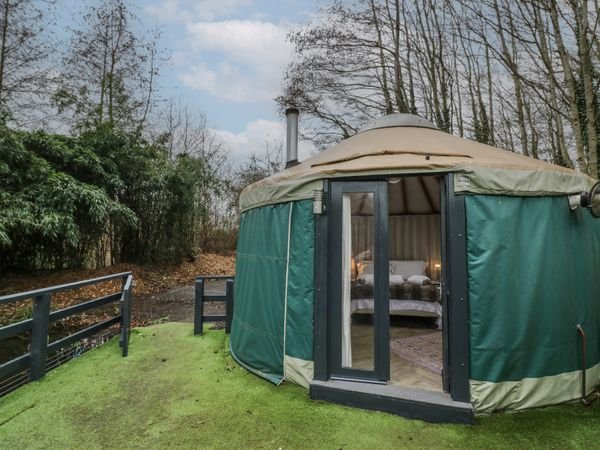The Lakeside Yurt
