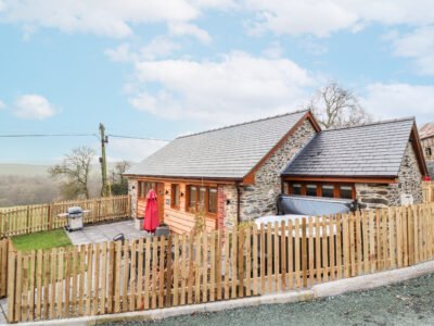 Cut Moch, Plas Moelfre Hall Barns