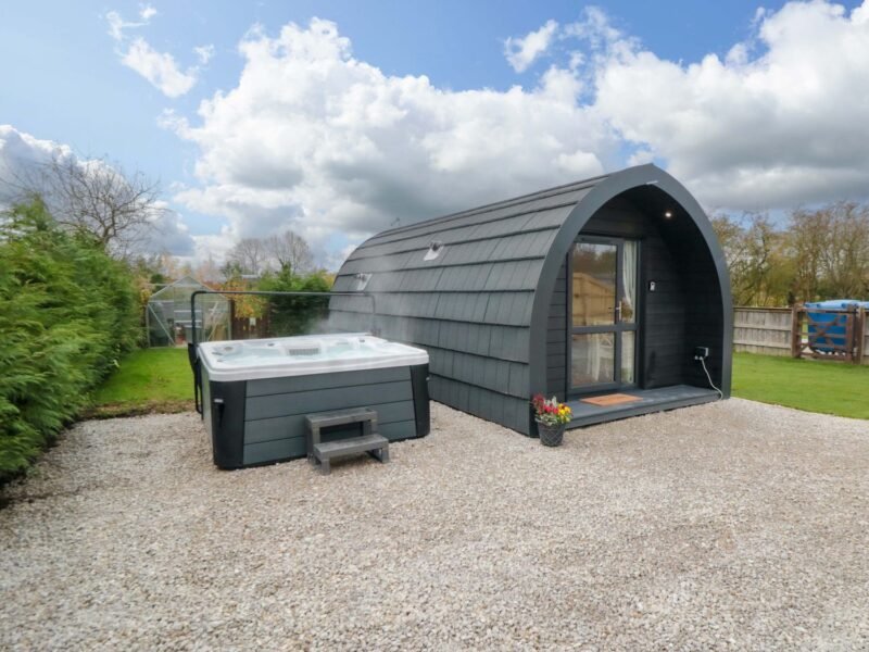 Bumblebee Glamping Pod